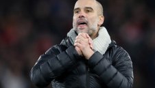 Шампионът на Англия ще подсилва защитата си с бранители от сензацията Лестър