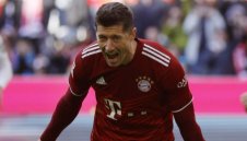 Коя е най-добрата деветка в света? Левандовски или Бензема?