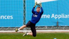 Нето ще пази в 3 поредни мача на Барса?