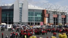 "Бомбената" развръзка на "Олд Трафорд"