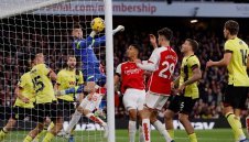 Арсенал се поизмъчи, но удари Бърнли с 3:1