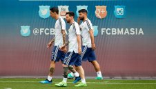 Меси остава в Барса заради Кун?