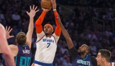 Ню Йорк опитва да се отърве от Мело, той носи победа на Никс