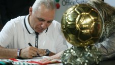  Христо Стоичков е със симптоми на коронавирус