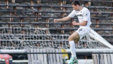 Перлата на Славия се подигра мощно с Левски