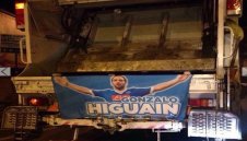 Започна се! Неапол осъмна с плакати срещу Игуаин + СНИМКИ