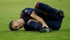 Още един титуляр на Байерн претърпя операция