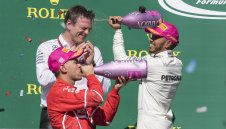 Вилньов: Фетел събуди Люис този сезон