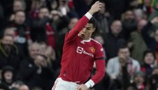 В Ман Юнайтед на колене пред Роналдо