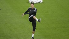 Роналдо стресна Реал Мадрид, получи болки в кръста