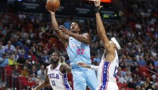 Джими наказа Филаделфия с 38 точки