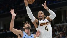 Ветеран стигна 200 трипъл-дабъла, новобранец блесна за Лейкърс