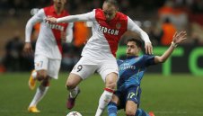 В Англия: Бербатов е в базата на Вила