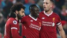 Ливърпул вгорчи уикенда на Бенитес и "свраките" и излезе втори