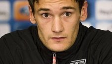 Юнайтед се ослушва за вратаря на Лион