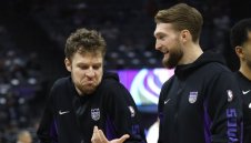 Треньорът на Сакраменто обясни защо не пуска Везенков в игра
