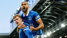 Нюкасъл преговаря за топ-нападателя на Евертън