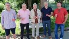 Те обичат ЦСКА: Славни "армейци" се сдобиха с фен карти