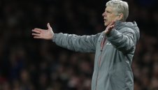 Нагло франсе: Венгер отново не хвърли оставка, остава в Арсенал