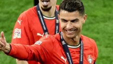 Роналдо не забрави от къде е тръгнал за големия футбол