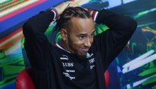 Да се отказва? Хамилтън ще е във Формула 1 още 5 години