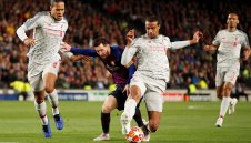 Ливърпул остана и без Ван Дайк за Барселона?