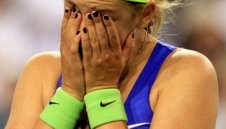 Азаренка на крачка от сензационна загуба на старта в Индиън Уелс