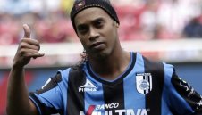 Диньо пропадна до втородивизионен перуански отбор