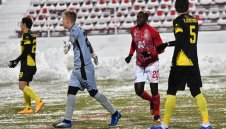 ЦСКА походи по леда срещу Ботев, теренът на "Армията" взе три жертви + ВИДЕО И СНИМКИ