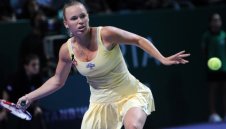 Возняцки и Шарапова със загуби в Истанбул