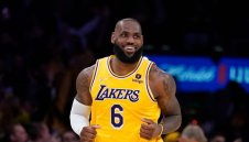 ЛеБрон изпревари и Пощальона, вече е №2 по точки в историята