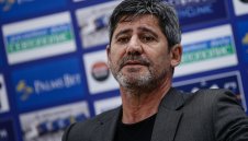 Остава ли Николай Костов? Левски обяви важна новина