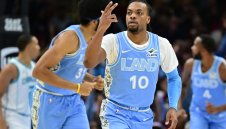 Кливланд се справи и с Шарлът, Брадата вече е втори по тройки