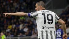 Юве се разпада. И Бонучи напуска "старата госпожа"