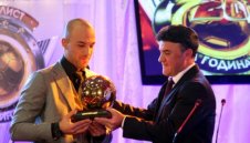 Ако се прекръстя на Боби Михайлов, ставам ли мъж на Мария, баща на Ники и президент на БФС?