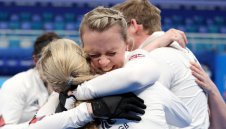 Великобритания триумфира с титла в кърлинга