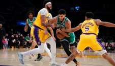 Езерняците не допуснаха нов загуба в класиката на НБА