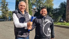 Стоичков носи факела на мира във Ватикана, видя се с Диего Марадона-младши