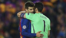 И Пике подкрепи Буфон за Златната топка