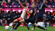 Байерн показва вратата на легендата Мюлер