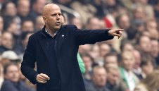 Арне Слот отряза Тотнъм, Шпорите пак без мениджър