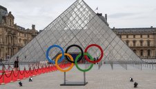 Вандали повредиха скоростния влак в Париж