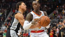 Ястребите неочаквано клъвнаха Сан Антонио