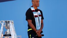 Феновете на Сити искат статуя на Компани пред "Етихад"