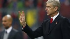 Спасение: Молят Фламини да купи Арсенал и да изгони Венгер