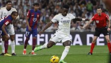 Задава ли се скандал? Босът на Реал отишъл при реферите преди мача с Барса