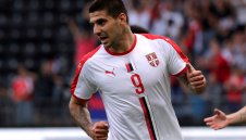 Нюкясъл търси 20 млн. паунда за Митрович