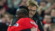 Висшата лига прекратява сезона и дава титлата на Ливърпул