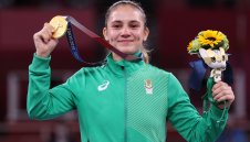 Златната 2021 година и силата на нежния пол