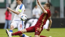 Забравеният Росицки блесна при победа на Чехия + ВИДЕО